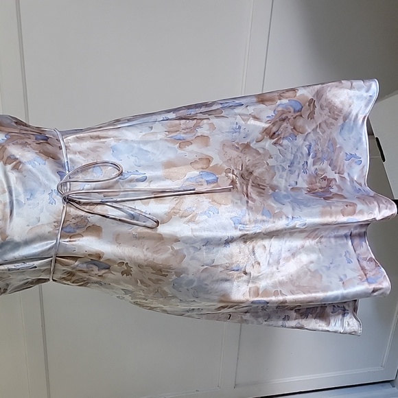 Adonna Blue and Cream Floral Chemise SIZE MEDIUM - Picture 5 of 7